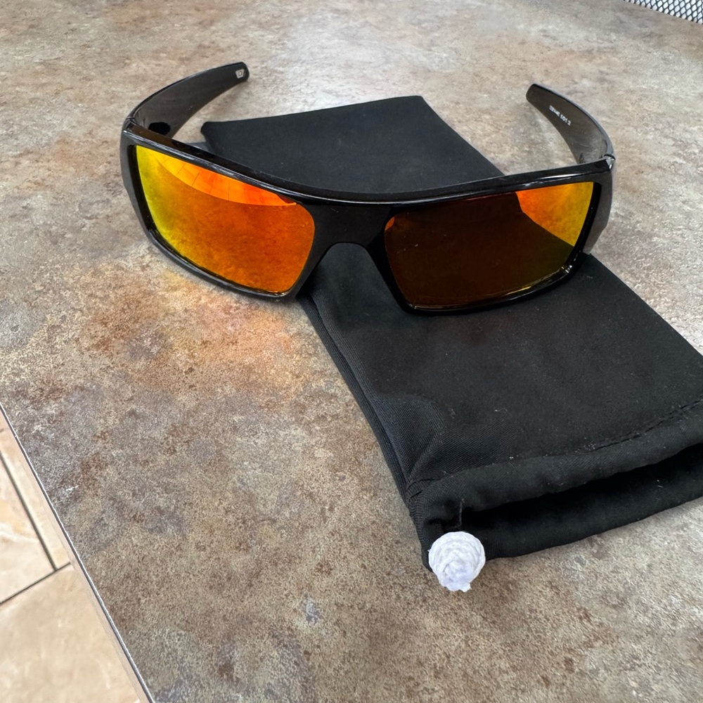 Oakley Wrap Sunglasses with Black Frame and Red-Orange Mirrored Lenses - Picture 4 of 11